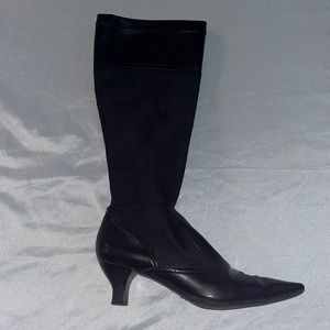 Black suede boots with kitten heel